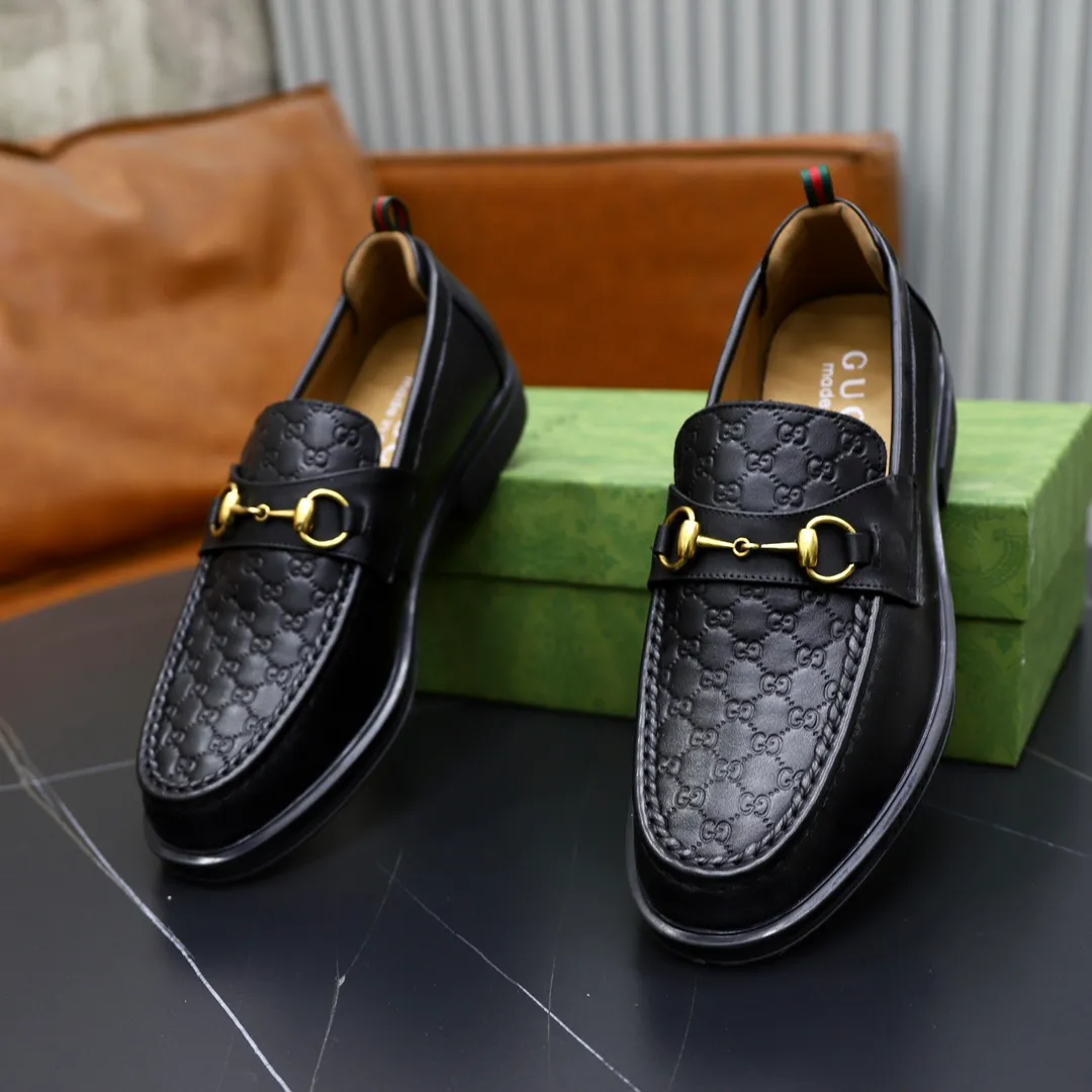 Men's shoes: 250🙅‍♂️🙅‍♂️🙅‍♂️Niuli Brand: GUCCI Size: 38-44 (45 can be customized) Level: Counter classic Material: Original soft cowhide upper Comfortable cowhide lining Original lightweight outsole Style category: Business casual footwear Driving leather shoes Color: Actual picture color